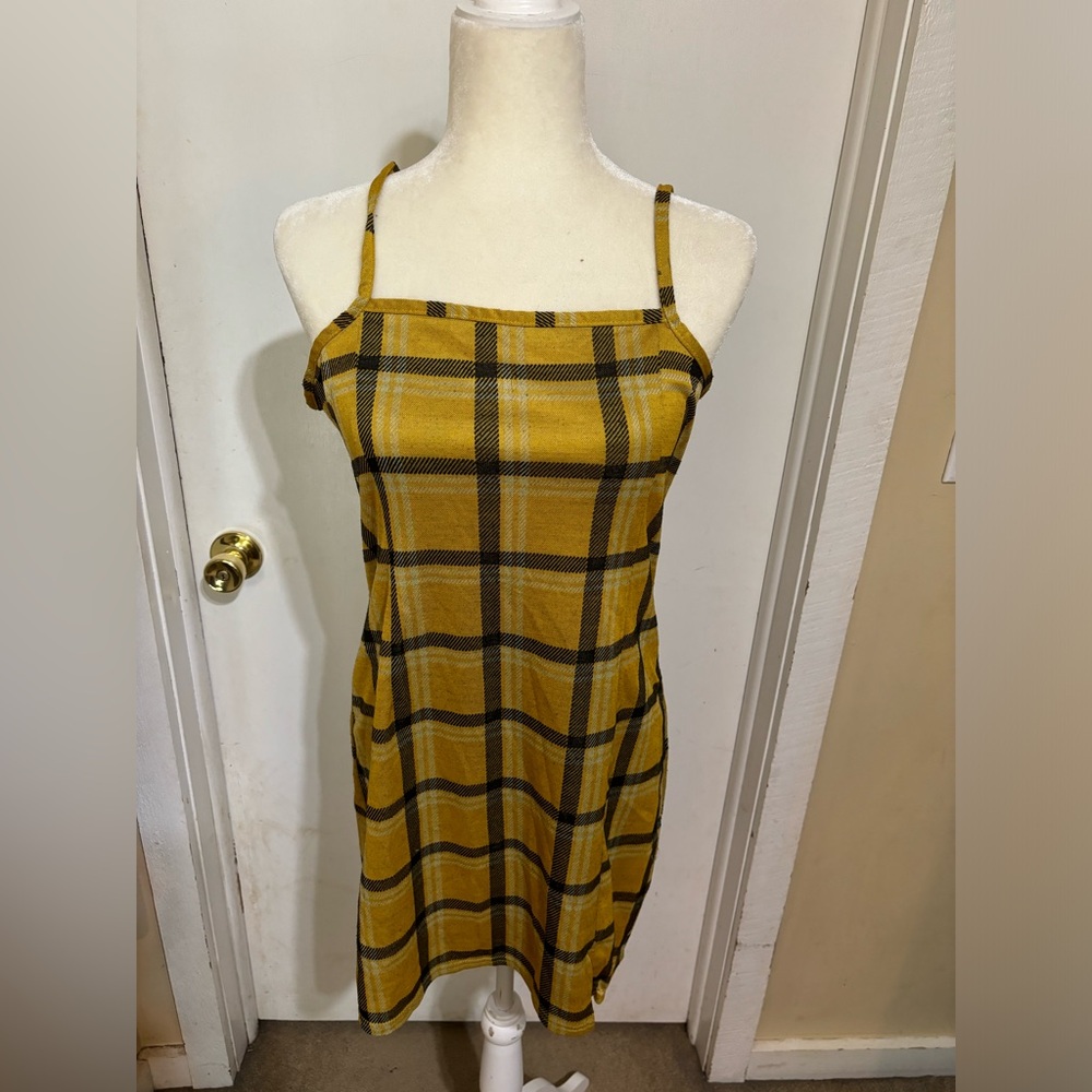 Yellow and black plaid dress perfect for any Hufflepuff!